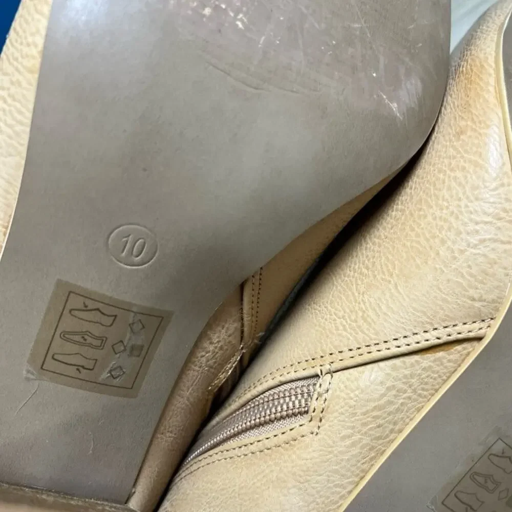 VICI Faux Leather Tan Ankle Boots Pointed Almond Toe Block Heel Women’s Size 10
